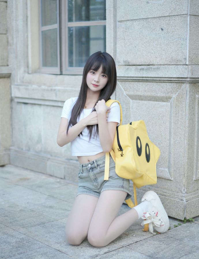 公寓春光 封面